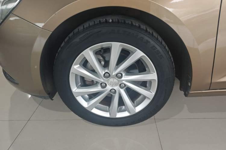 Used Buick Verano 2017 Sedan 15S Automatic Leading Model Left Front Wheel Hub