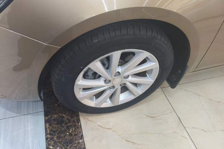 Used Buick Verano 2017 Sedan 15S Automatic Leading Model Left Front Wheel Hub