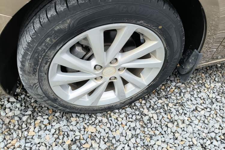 Used Buick Verano 2017 Sedan 15S Automatic Leading Model Left Front Wheel Hub