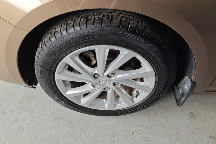 Used Buick Verano 2017 Sedan 15S Automatic Leading Model Left Front Wheel Hub