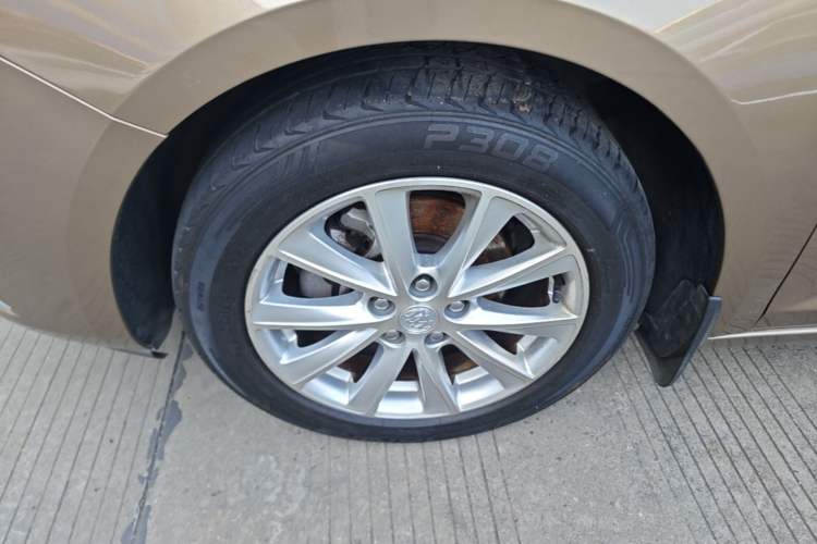 Used Buick Verano 2017 Sedan 20T Dual-Clutch Elite Model Left Front Wheel Hub