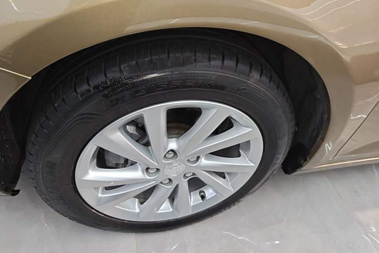 Used Buick Verano 2017 Sedan 15S Automatic Leading Model Left Front Wheel Hub