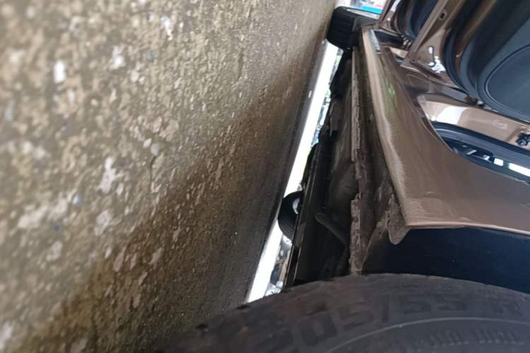 Used Buick Verano 2017 Sedan 20T Dual-Clutch Elite Model Left Side Sill