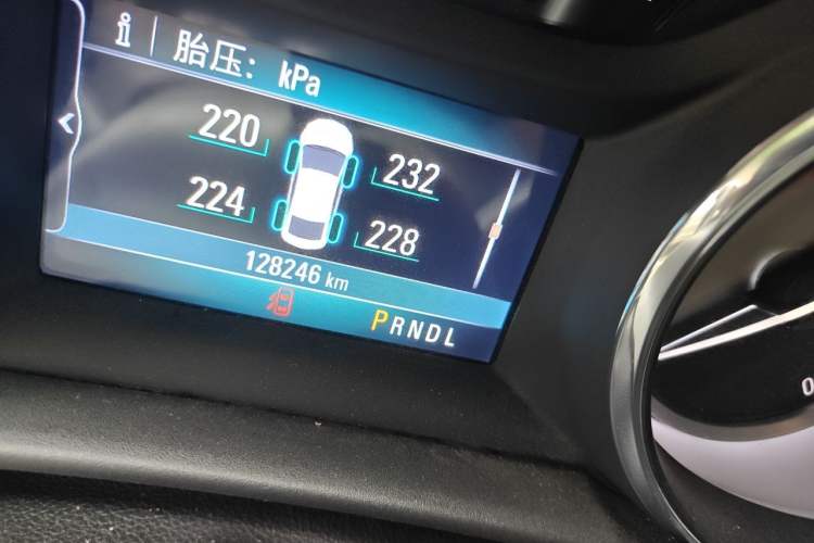 Used Buick Verano 2017 Sedan 20T Dual-Clutch Leading Model Odometer Close Up