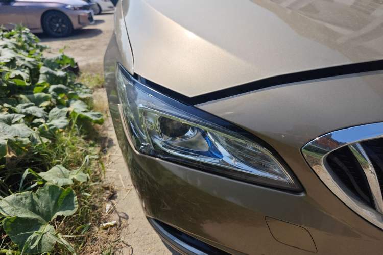 Used Buick Verano 2017 Sedan 20T Dual-Clutch Leading Model Right Front Headlight