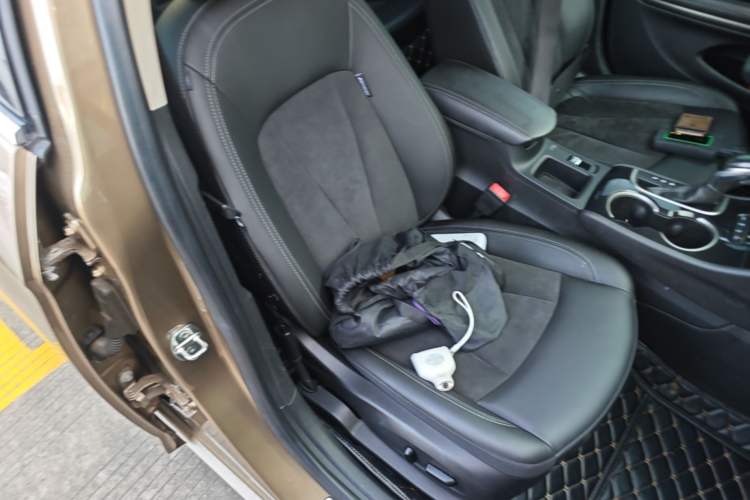 Used Buick Verano 2017 Sedan 20T Dual-Clutch Elite Model Right Front Seat