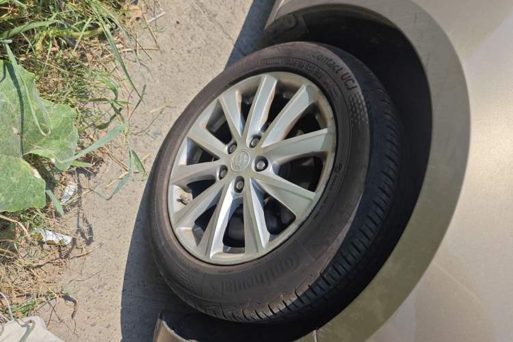 Used Buick Verano 2017 Sedan 20T Dual-Clutch Leading Model Right Front Wheel Hub