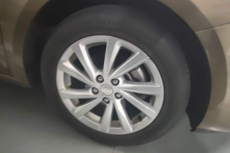 Used Buick Verano 2017 Sedan 15S Automatic Leading Model Right Front Wheel Hub
