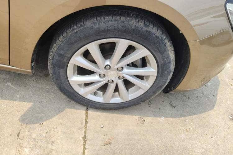 Used Buick Verano 2017 Sedan 15S Automatic Entry Model Right Front Wheel Hub