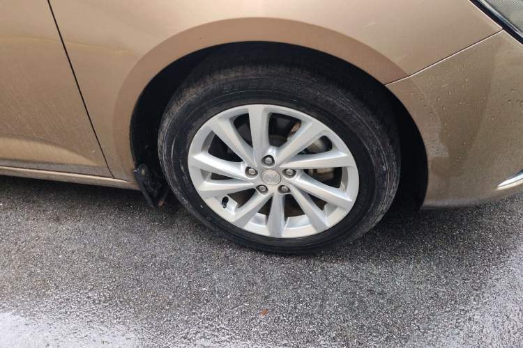 Used Buick Verano 2017 Sedan 15S Automatic Leading Model Right Front Wheel Hub