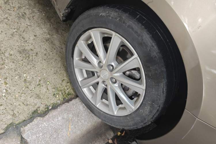 Used Buick Verano 2017 Sedan 20T Dual-Clutch Leading Model Right Front Wheel Hub