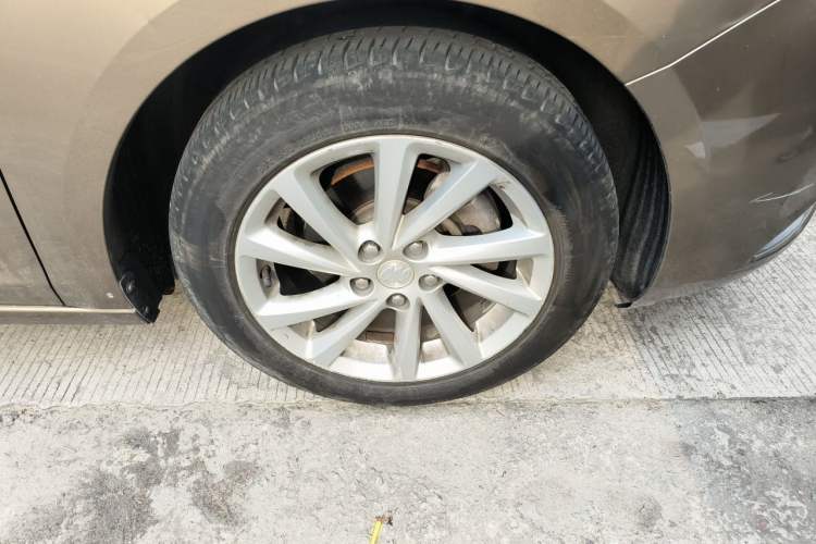 Used Buick Verano 2017 Sedan 15S Automatic Leading Model Right Front Wheel Hub