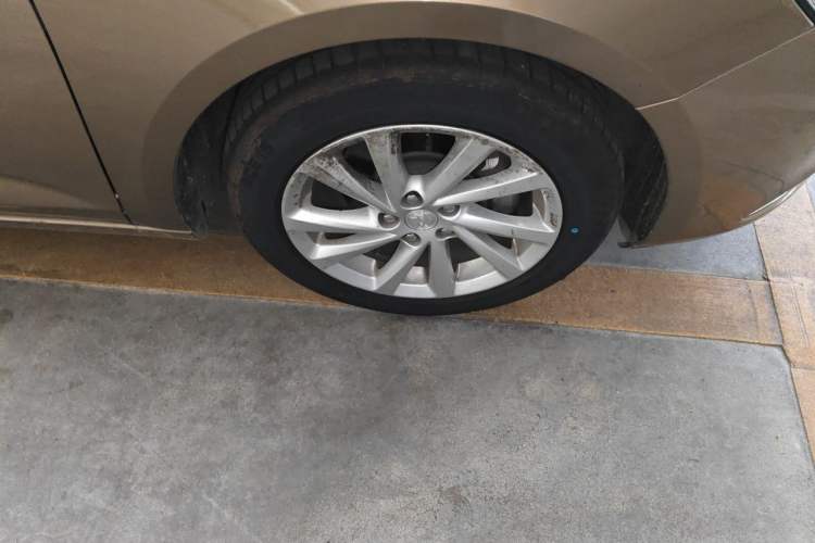 Used Buick Verano 2017 Sedan 15S Automatic Leading Model Right Front Wheel Hub