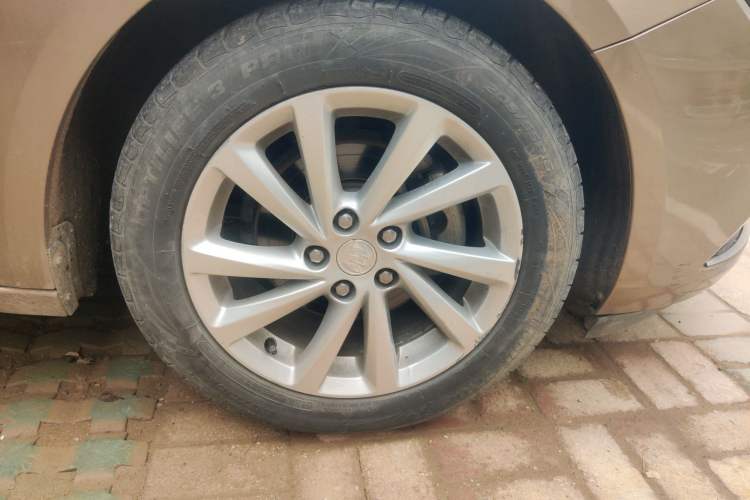 Used Buick Verano 2017 Sedan 15S Automatic Entry Model Right Front Wheel Hub