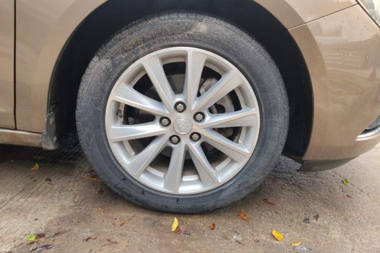 Used Buick Verano 2017 Sedan 20T Dual-Clutch Leading Model Right Front Wheel Hub