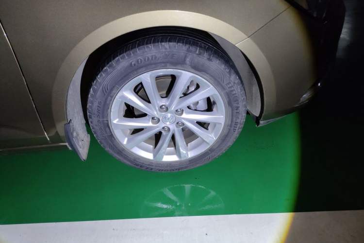 Used Buick Verano 2017 Sedan 15S Automatic Leading Model Right Front Wheel Hub