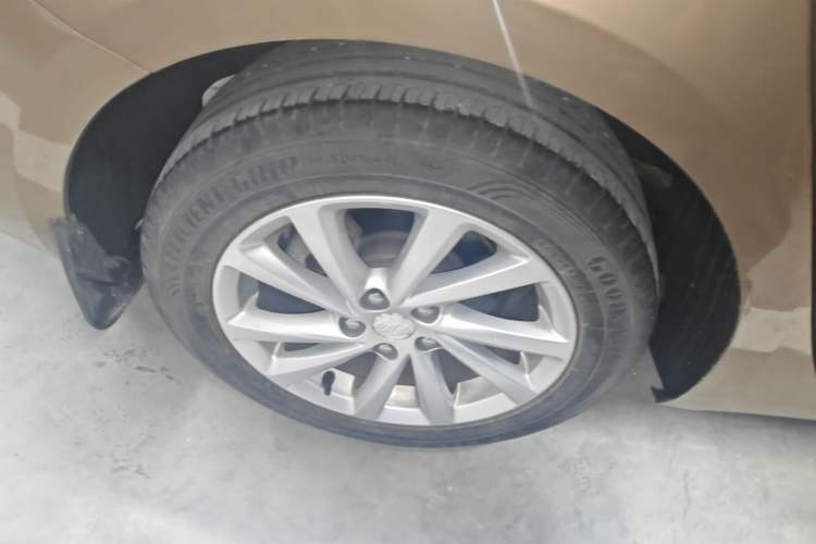 Used Buick Verano 2017 Sedan 15S Automatic Leading Model Right Rear Wheel Hub