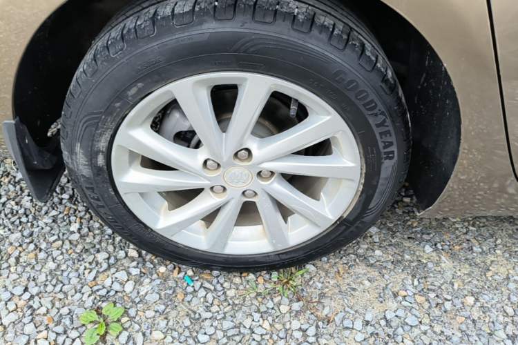 Used Buick Verano 2017 Sedan 15S Automatic Leading Model Right Rear Wheel Hub