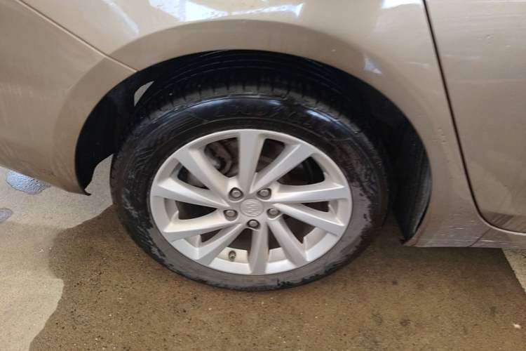 Used Buick Verano 2017 Sedan 15S Automatic Leading Model Right Rear Wheel Hub