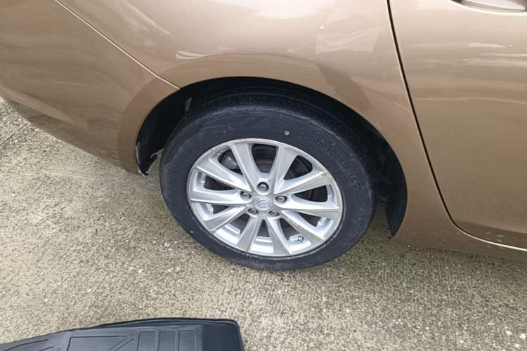 Used Buick Verano 2017 Sedan 20T Dual-Clutch Elite Model Right Rear Wheel Hub