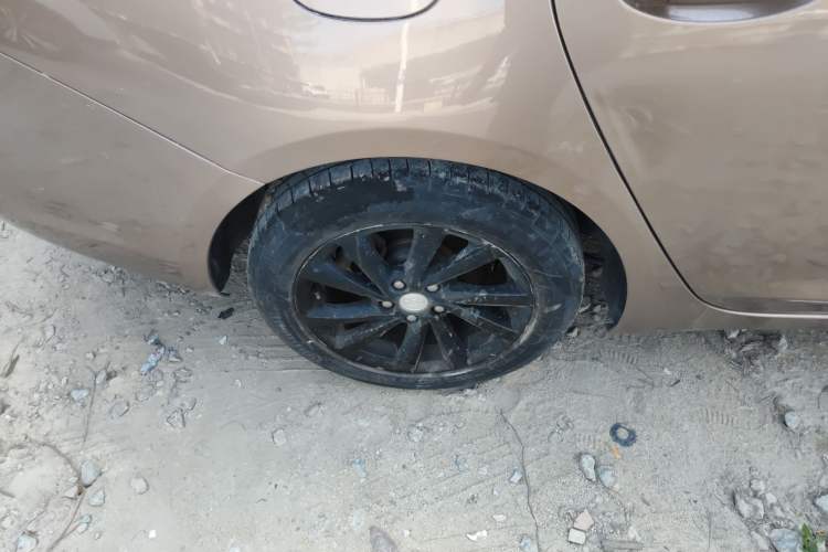 Used Buick Verano 2017 Sedan 15S Automatic Entry Model Right Rear Wheel Hub
