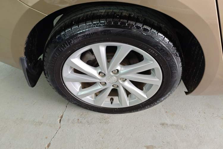 Used Buick Verano 2017 Sedan 15S Automatic Leading Model Right Rear Wheel Hub