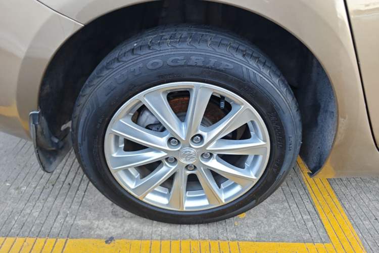 Used Buick Verano 2017 Sedan 20T Dual-Clutch Elite Model Right Rear Wheel Hub