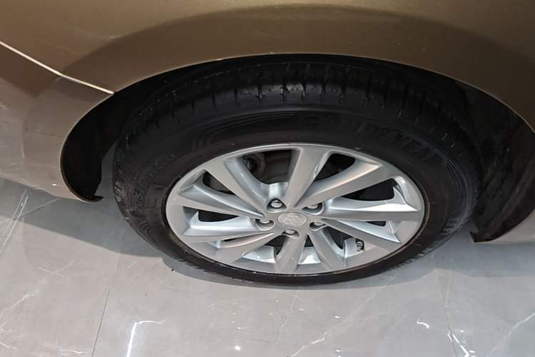 Used Buick Verano 2017 Sedan 15S Automatic Leading Model Right Rear Wheel Hub