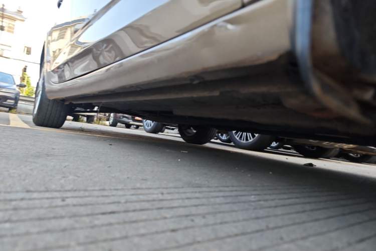 Used Buick Verano 2017 Sedan 20T Dual-Clutch Elite Model Right Side Sill