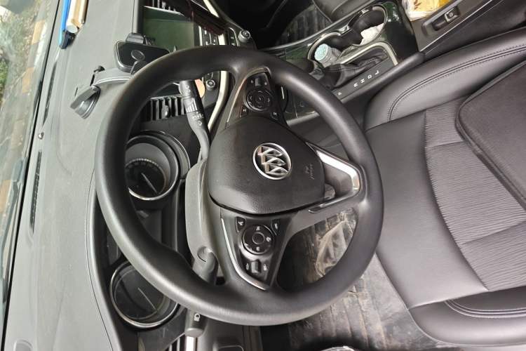 Used Buick Verano 2017 Sedan 20T Dual-Clutch Leading Model Steering Wheel