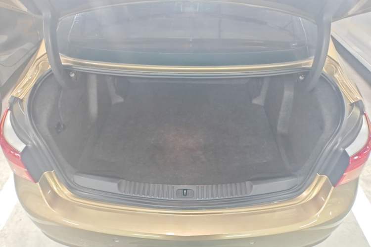 Used Buick Verano 2017 Sedan 15S Automatic Leading Model Trunk