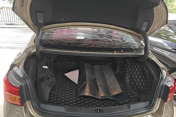 Used Buick Verano 2017 Sedan 20T Dual-Clutch Leading Model Trunk