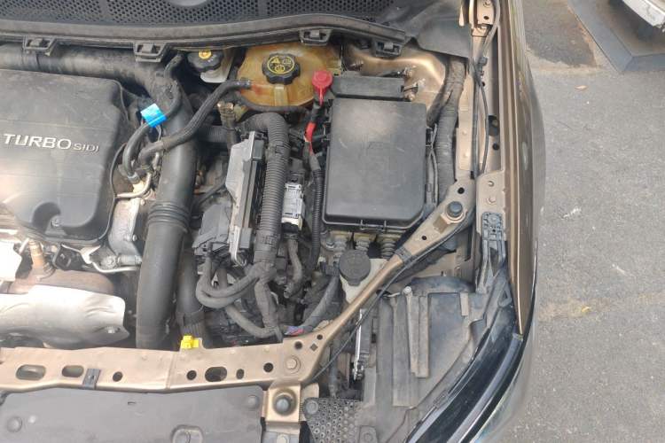 Used Buick Verano 2017 Sedan 20T Dual-Clutch Leading Model Engine Bay Left