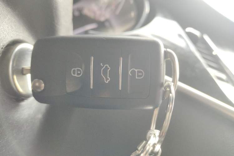Used Buick Verano 2017 Sedan 20T Dual-Clutch Leading Model Interior 1