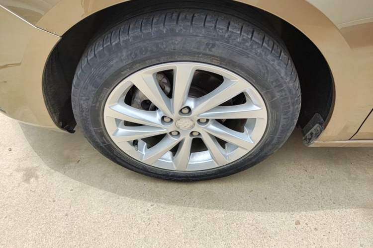 Used Buick Verano 2017 Sedan 15S Automatic Leading Model Left Front Wheel Hub