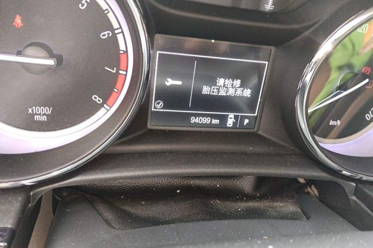 Used Buick Verano 2017 Sedan 15S Automatic Entry Model Odometer Close Up