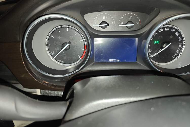Used Buick Verano 2017 Sedan 15S Automatic Leading Model Odometer Close Up