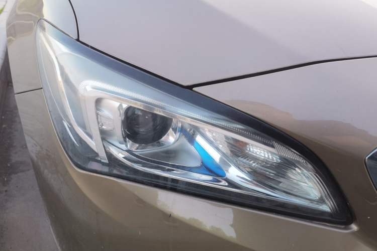 Used Buick Verano 2017 Sedan 15S Automatic Leading Model Right Front Headlight