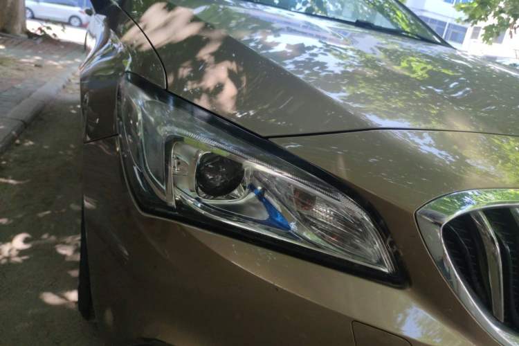 Used Buick Verano 2017 Sedan 15S Automatic Leading Model Right Front Headlight