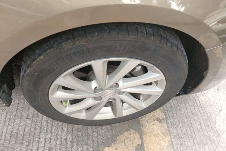Used Buick Verano 2017 Sedan 15S Automatic Entry Model Right Front Wheel Hub