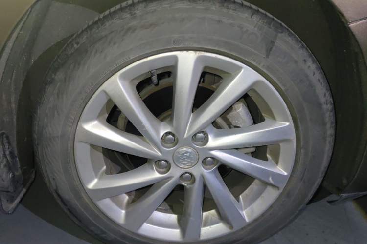 Used Buick Verano 2017 Sedan 15S Automatic Leading Model Right Front Wheel Hub