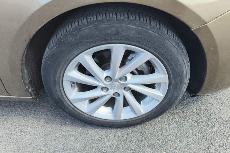 Used Buick Verano 2017 Sedan 15S Automatic Leading Model Right Front Wheel Hub