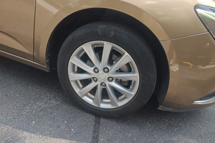 Used Buick Verano 2017 Sedan 20T Dual-Clutch Leading Model Right Front Wheel Hub