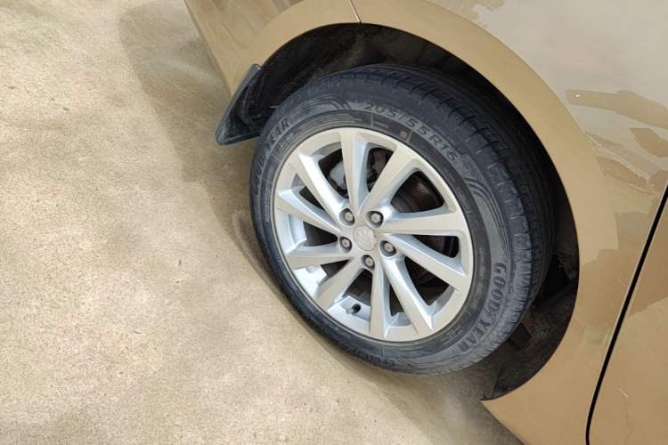 Used Buick Verano 2017 Sedan 15S Automatic Leading Model Right Rear Wheel Hub