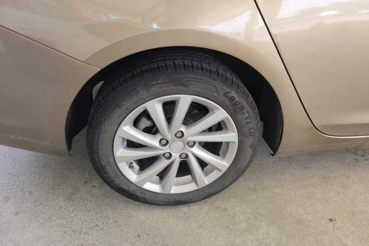 Used Buick Verano 2017 Sedan 15S Automatic Leading Model Right Rear Wheel Hub