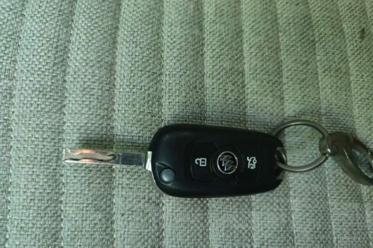 Used Buick Verano 2017 Sedan 15S Automatic Leading Model Vehicle Key