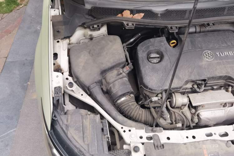Used Buick Verano 2017 Sedan 20T Dual-Clutch Leading Model Engine Bay Right