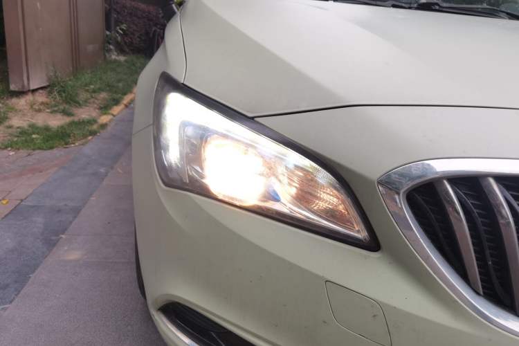 Used Buick Verano 2017 Sedan 20T Dual-Clutch Leading Model Right Front Headlight