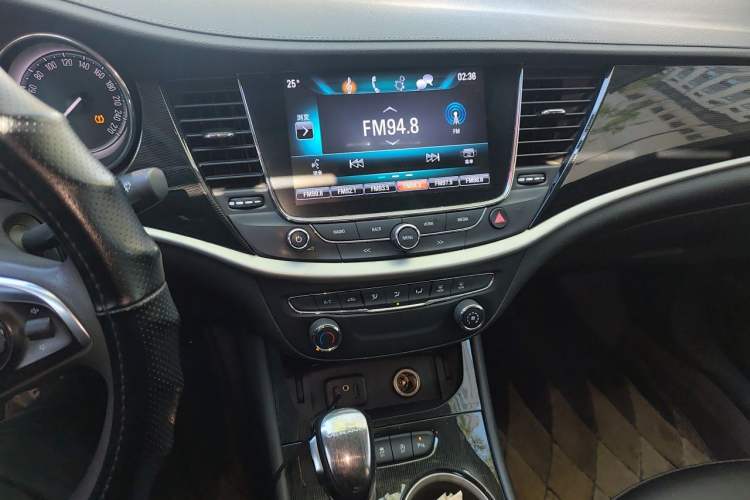 Used Buick Verano 2017 Sedan 20T Dual-Clutch Leading Model Audio And AC Panel
