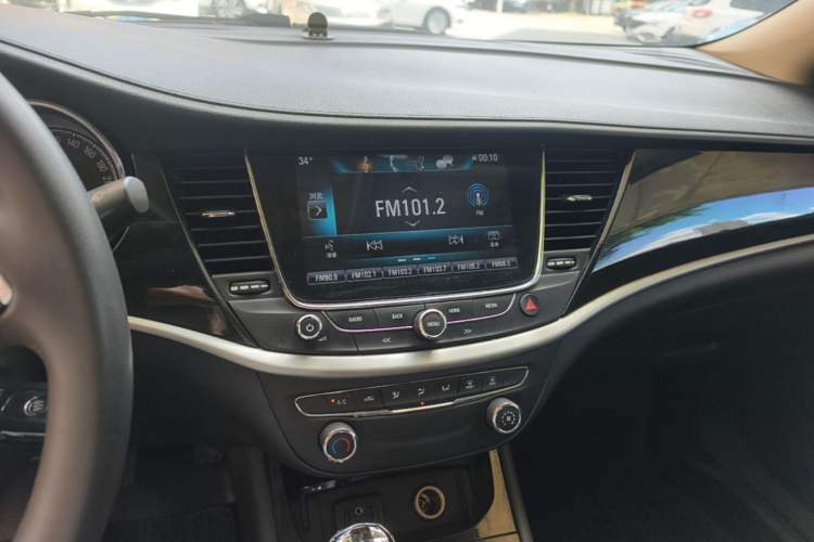Used Buick Verano 2017 Sedan 20T Dual-Clutch Leading Model Audio And AC Panel